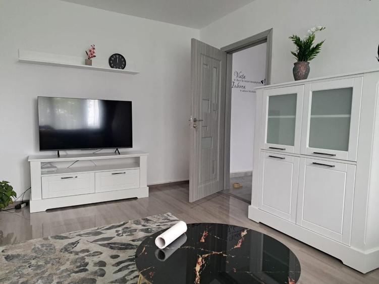 Apartament cu 2 camere decomandat în Exterior Vest