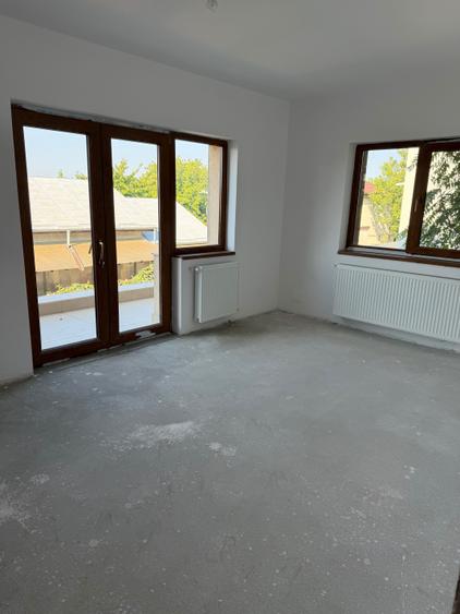 Casa de vanzare cu 2 etaje- intrare in Comuna Berceni - 240 mp utili si 400 gradina - 6