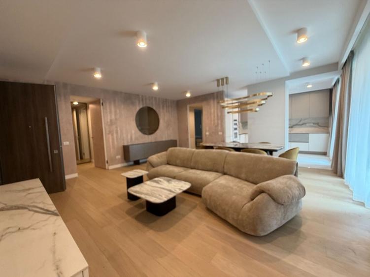 Apartament cu 4 camere decomandat în Aviatorilor