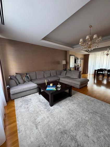 Apartament cu 3 camere decomandat în Pipera