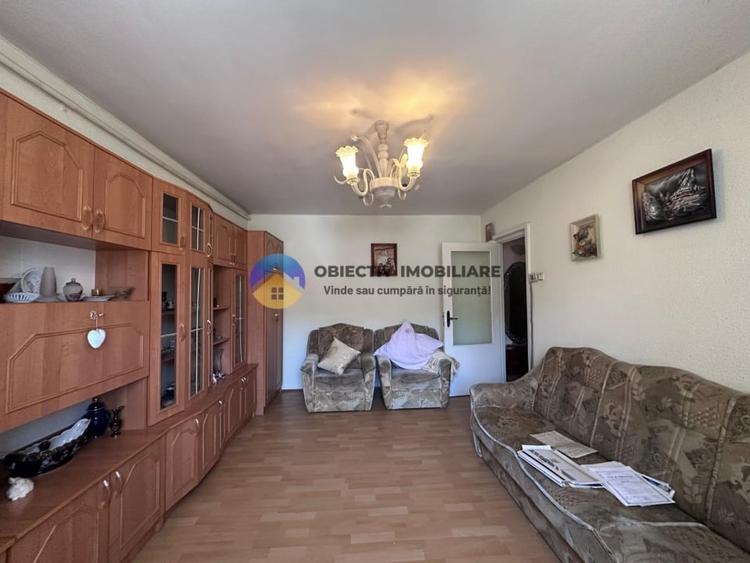 Apartament 3 camere de vânzare - Zona Centrală / 2 băi - 5