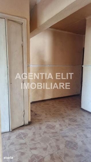 Apartament cu 3 camere semidecomandat în Central