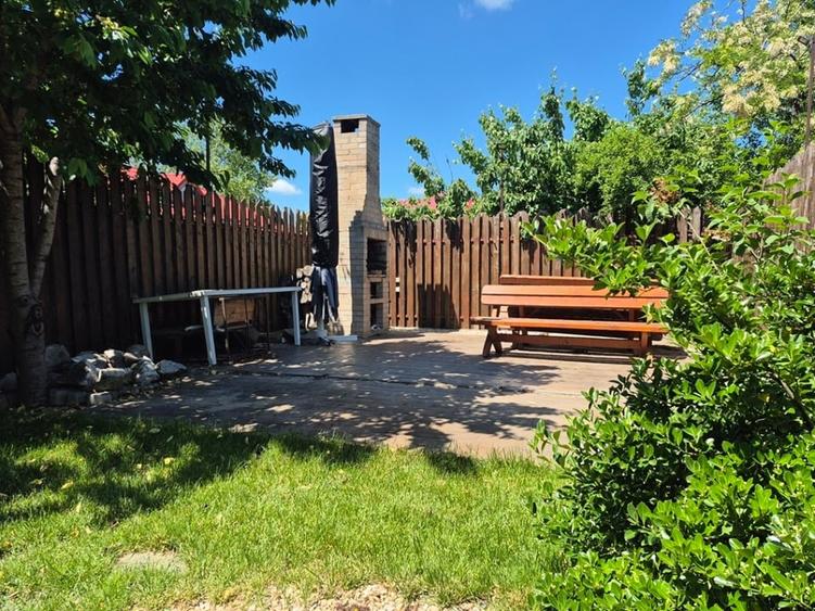 Casă individuală cu 5 camere cu Teren 380 Mp în Central