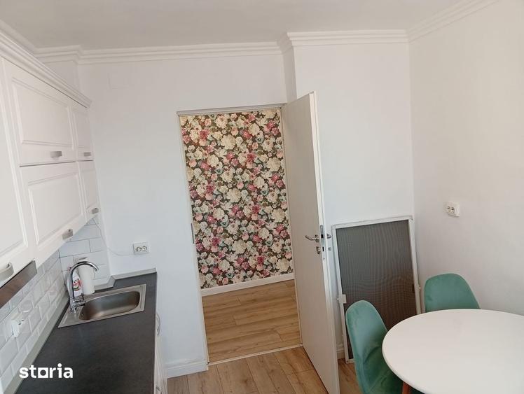 Apartament cu 3 camere semidecomandat în Central