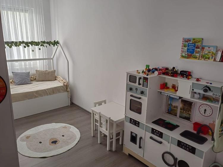 Apartament cu 3 camere semidecomandat în Central