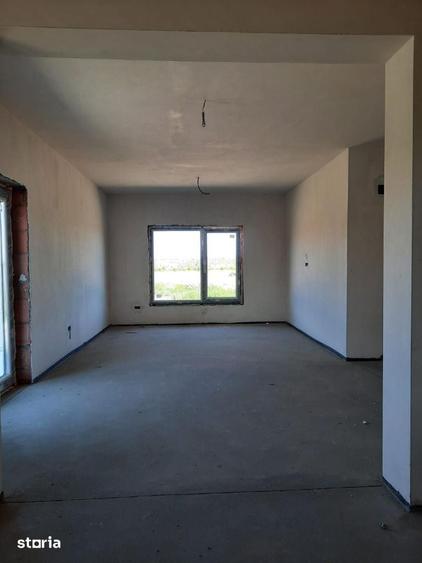 Casă cu 4 camere cu Teren 400 Mp în Săbăreni