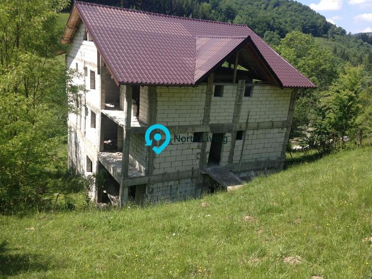 Casă individuală cu 10 camere cu Canalizare în Dragoslavele