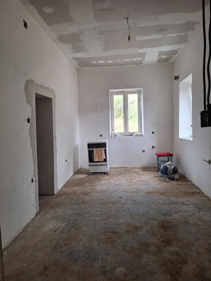 Casă cu 3 camere cu Teren 1470 Mp în Vultureni