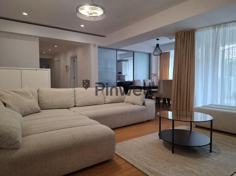 Apartament cu 4 camere decomandat, mobilat în Central