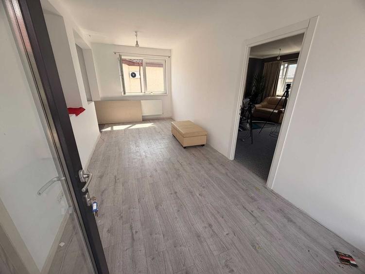 Casă individuală cu 4 camere cu Canalizare în Est
