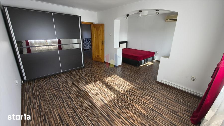 Casă cu 6 camere cu Teren 300 Mp în Tineretului