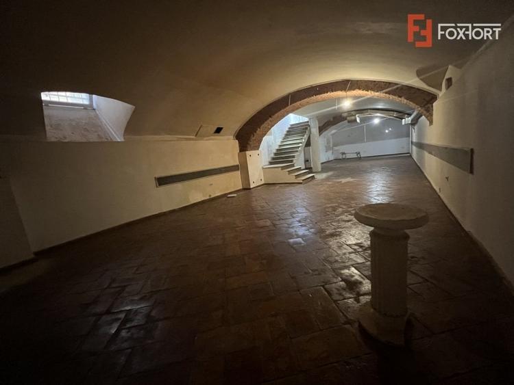 Spatiu comercial, Parter + Demisol, 200 mp, in Piata Libertatii - 14