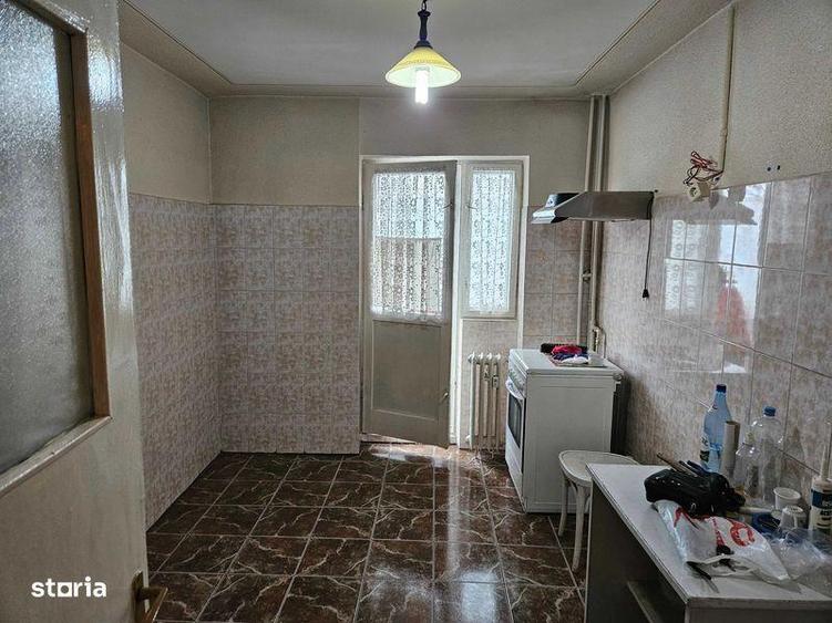 Apartament 2 camere Bariera Bucuresti decomandat etaj 3 - 6