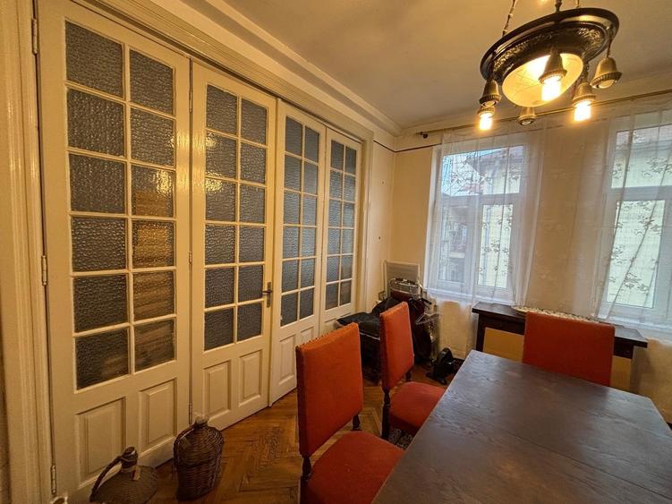 Vanzare apartament cinci camere vila D+P+2 Medicina Cotroceni - 3