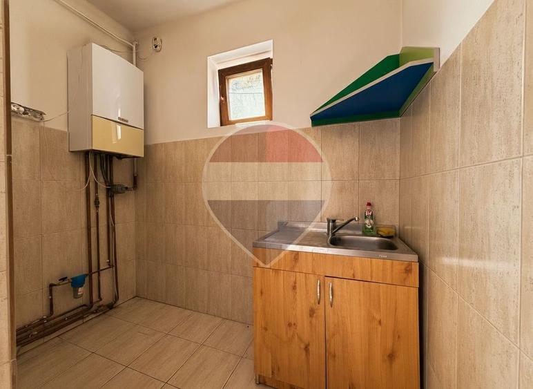 Casă cu 5 camere cu Teren 695 Mp în Tipografilor