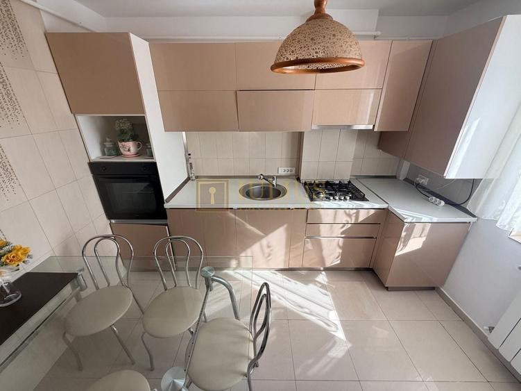 Apartament cu 3 camere circular, mobilat în Lipovei