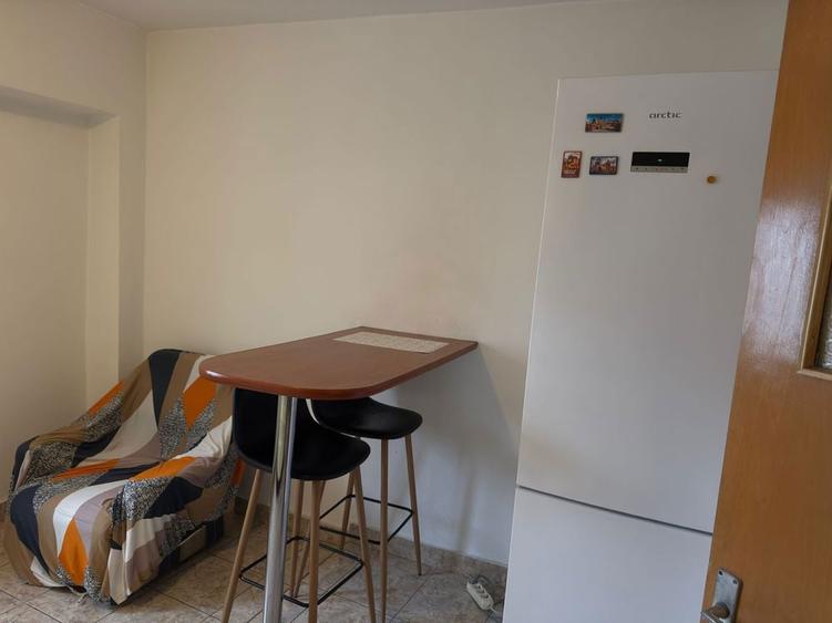 Proprietar inchiriez 2 camere Universitate, bloc 1980, mobilat - 6