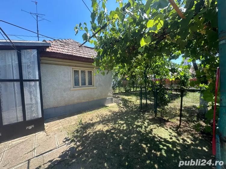 Casa batraneasca spa?ioasa + teren de vanzare, total 480mp - 4