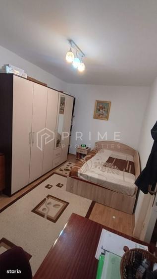 Apartament cu 3 camere semidecomandat în Dâmbu Pietros