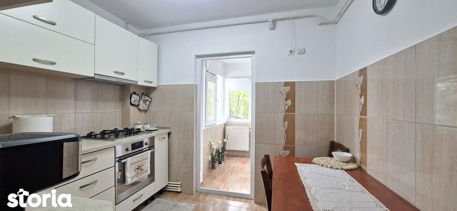 Apartament renovat complet, etaj 1 Str. Traian, langa Starea Civila - 1
