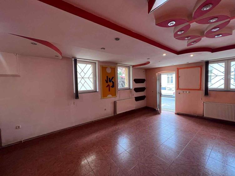 Central -ap. in casa cu intrare din strada - 1