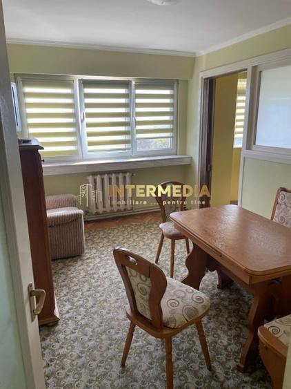 Apartament cu 4 camere decomandat în Cetate