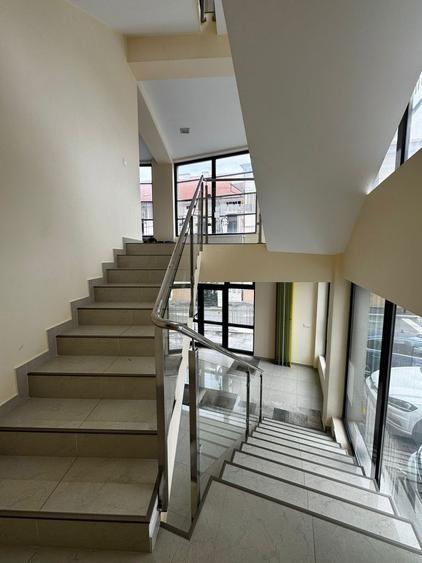 Spatiu comercial.birouri . motilor Nr 100 - 7