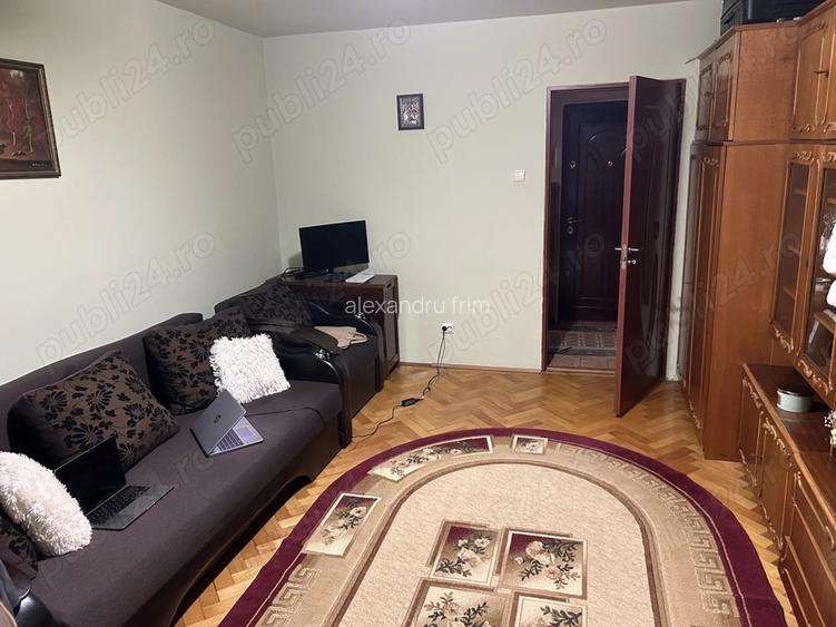 Vand apartament cu doua camere
