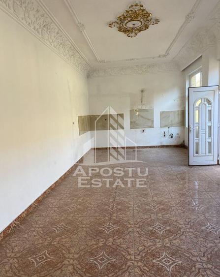 Doua case in aceea?i curte - 4