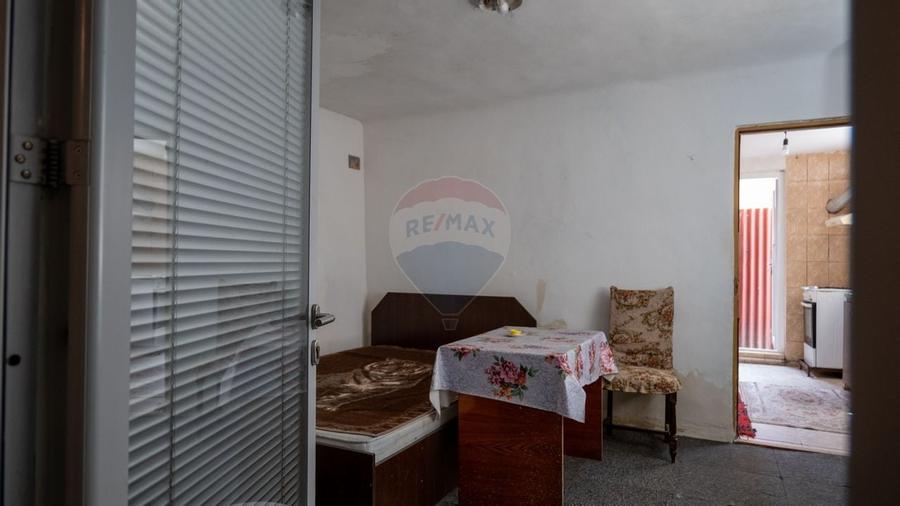 Oferta - casă de vânzare  si teren 241 mp, în zona Andronache - 5