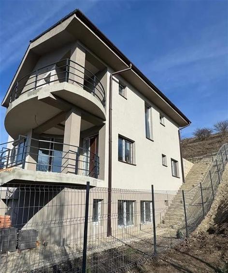 Casa Individuala Demisol+Parter+Etaj situata in Chinteni! - 1
