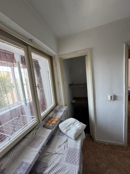 Garsonieră decomandată în Craiovița Nouă