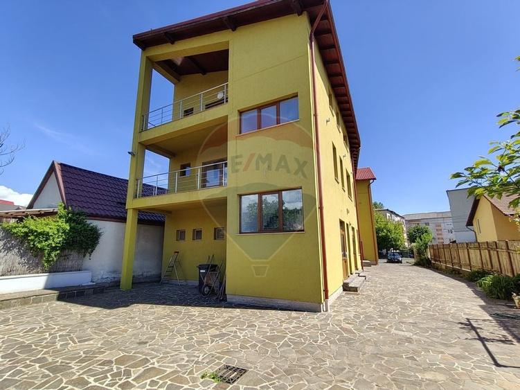 DE ÎNCHIRIAT – Spațiu comercial generos P+2 în zonă Centrală - 2