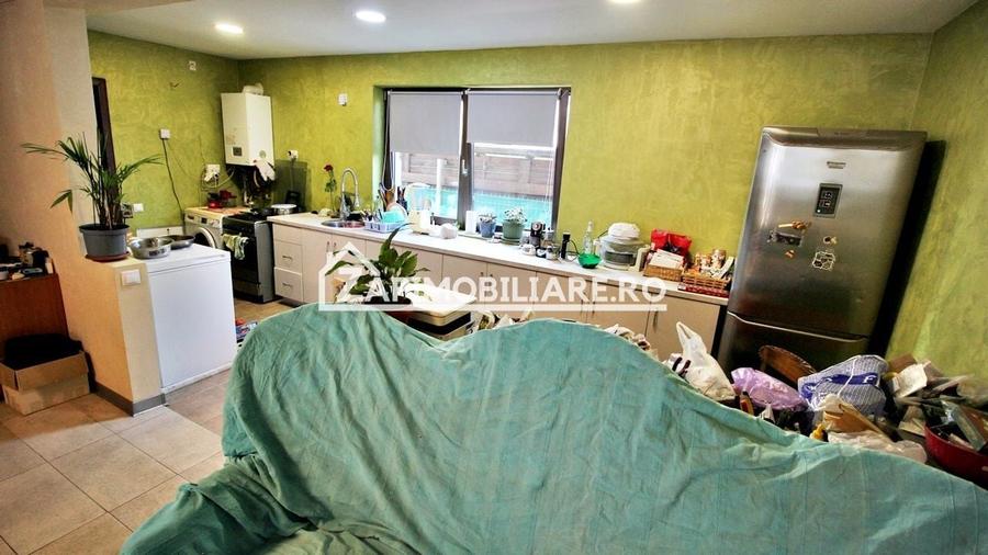 Casa 5 camere,250 mp,622 mp teren, cartier 7 Noiembrie,zona Sudului, - 9