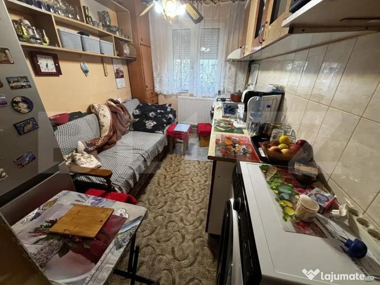 Apartament de vanzare, cu 3 camere, 48 mp, zona Micro 14 - 5