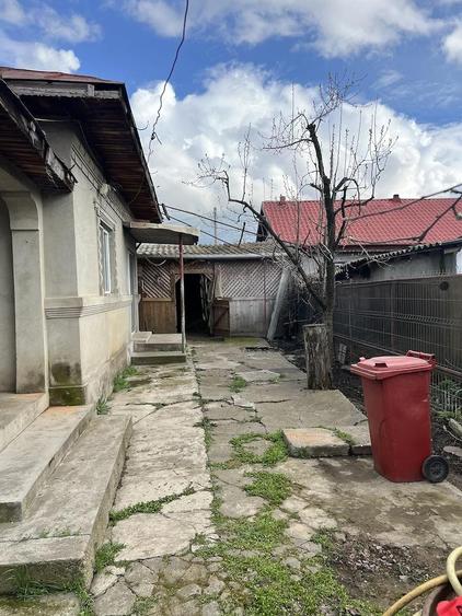 Casa de vanzare in Lehliu Gara - curte 300 mp - 2