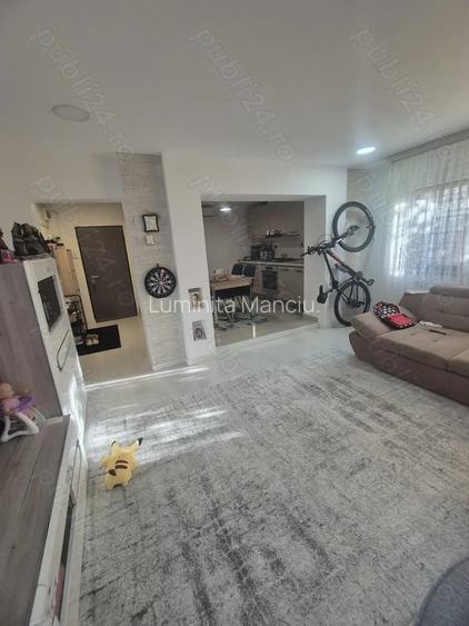 Vand apartament 3 camere, et 2 Crihala
