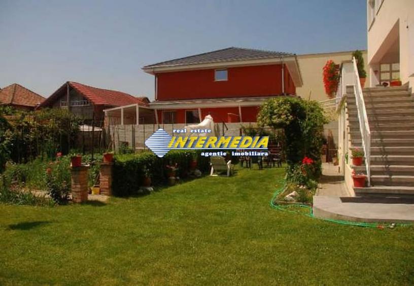 Casa superba de vanzare cu 8 camere in Alba Iulia zona Centrala - 3
