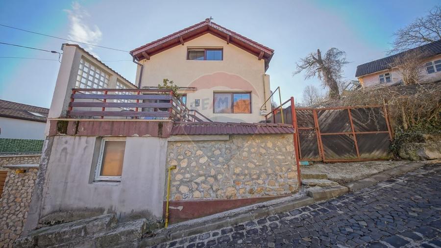 PODUL LUI GRID 13 | CASA 4 CAMERE CU DOUA BAI SI PRIVELISTE | SCHEI - 2