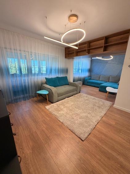 Apartament cu 4 camere decomandat, mobilat în Băneasa