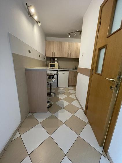 Apt. 2 camere mobilate, et.4, Calea Victoriei, bloc solid, vedere Palatul Regal - 13