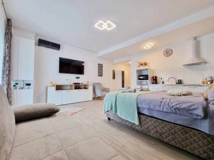 Studio cu parcare privata si priveliste catre ape in complex Casa del Mar - 1