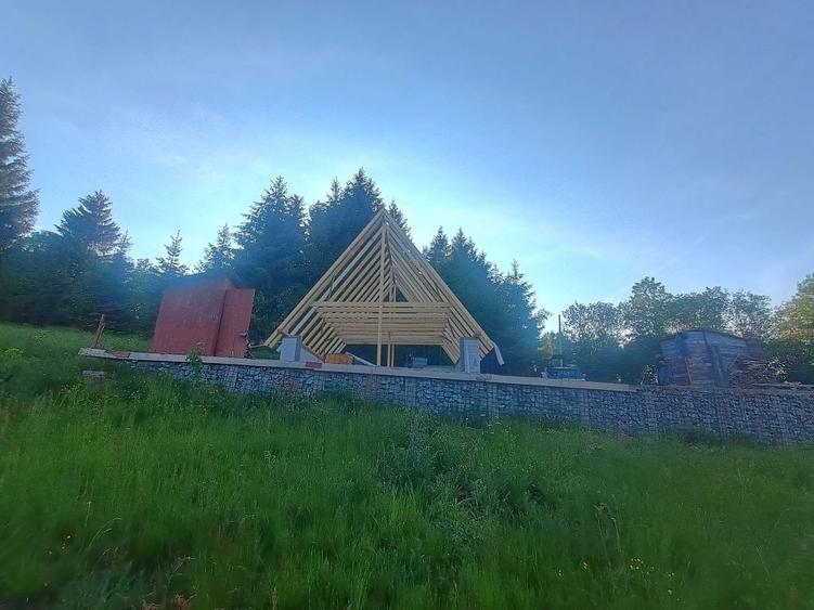 Casă cu 4 camere în Muntele Cacovei