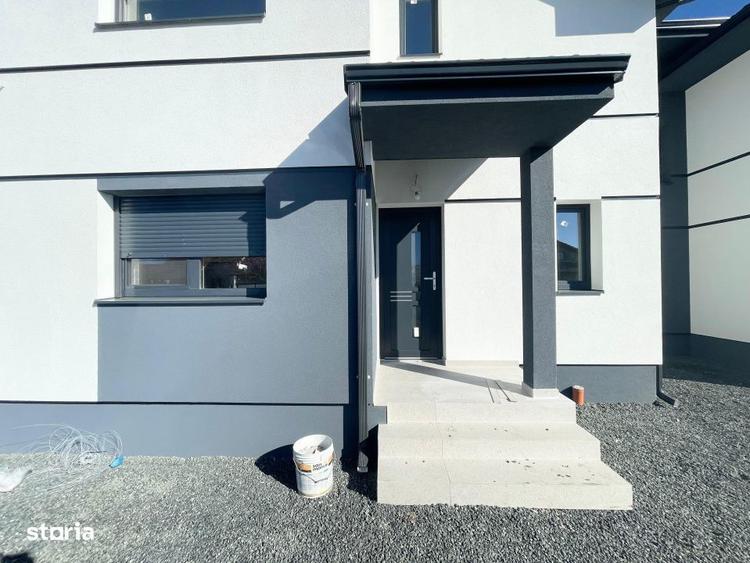 Duplex 4 camere despartit prin scara Central Mosnita Veche - 1