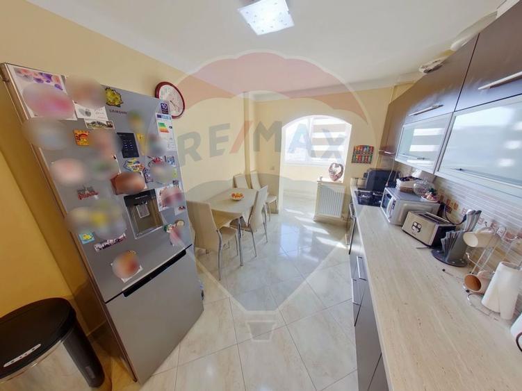 Apartament cu 4 camere de vanzare in zona Central - 6