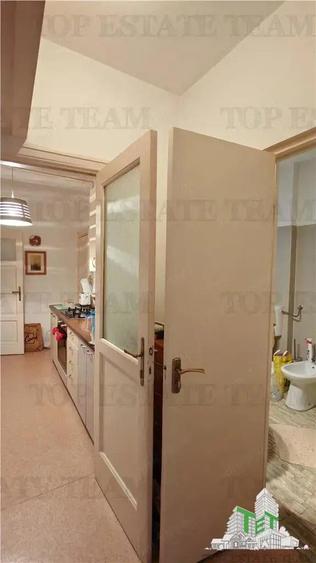 Apartament de 3 camere ultracentral, 2 intrari, lift cu acces privat, pod pentru depozitare, central - 16