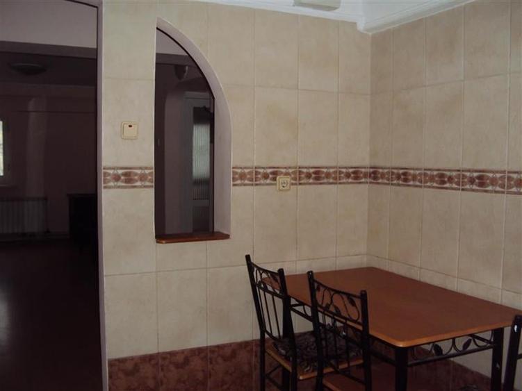 Inchiriez apartament 4 camere, et 2, semimobilat, zona Teatru - 4