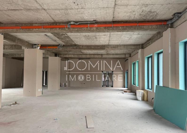 Spa?iu comercial *peste 400 mp - parcare* - str. Tineretulu - 8