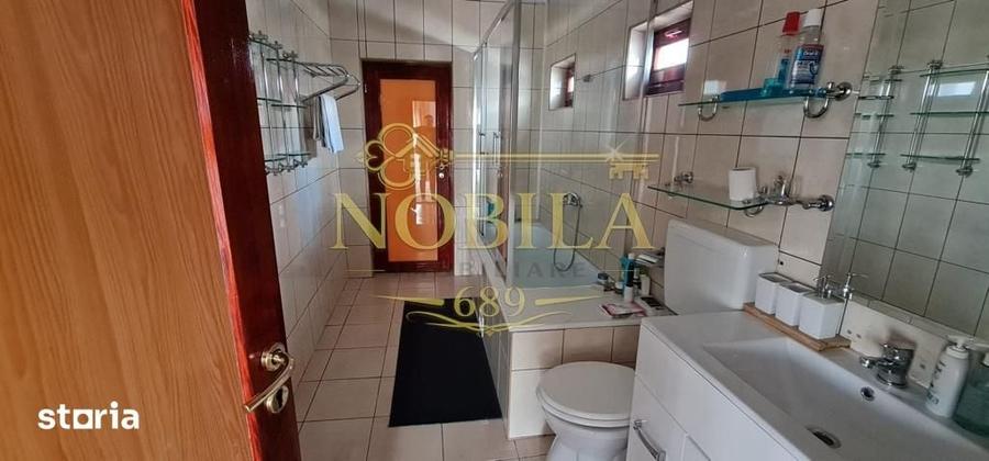 Casă cu 4 camere cu Canalizare în Central