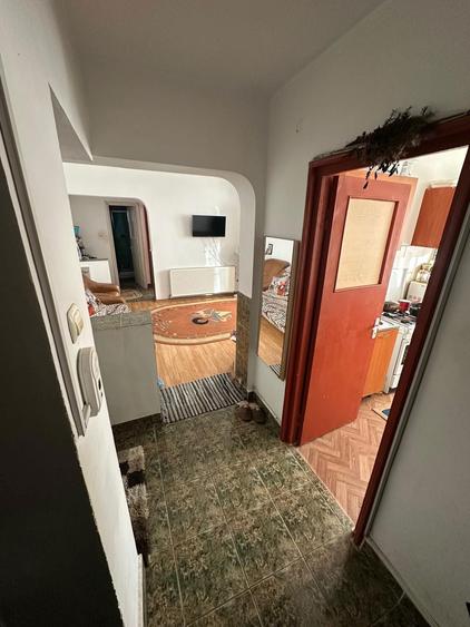 Vand apartament 2 came in centrul orasului Pitesti - 1